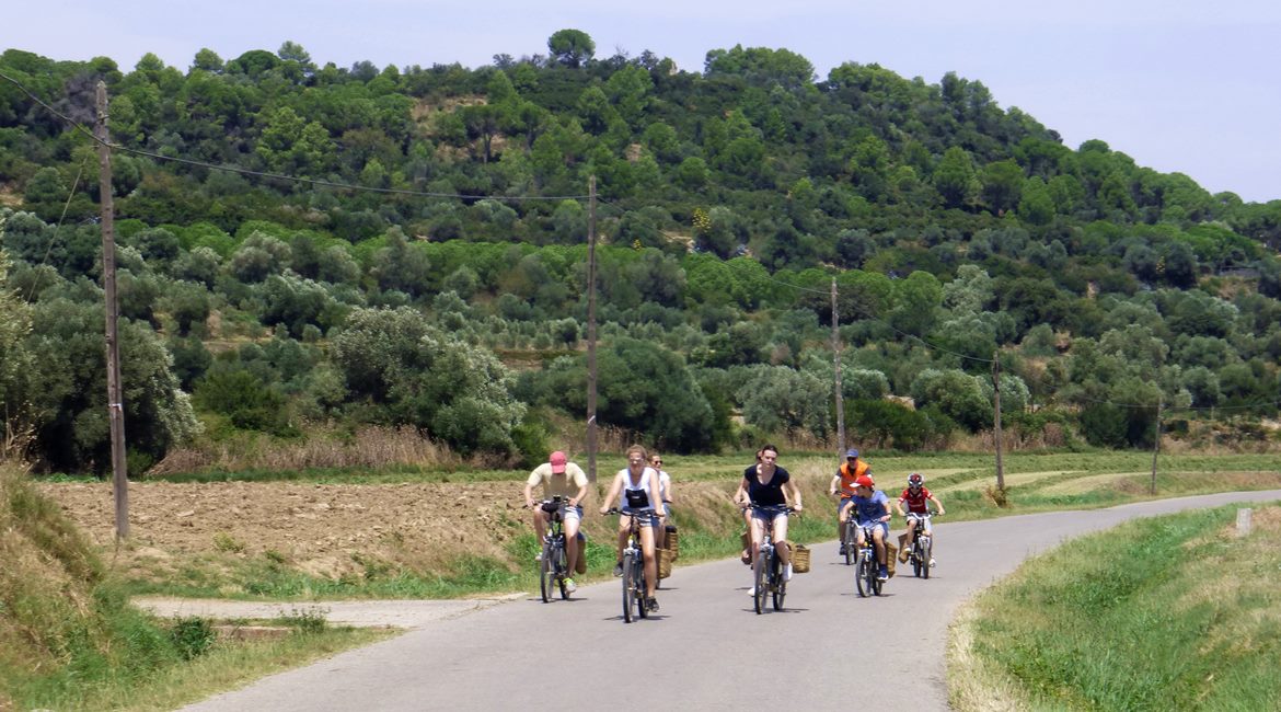en bici por los pueblos medievales del Empordà. Fontanilles| BIKING THROUGH SPAIN