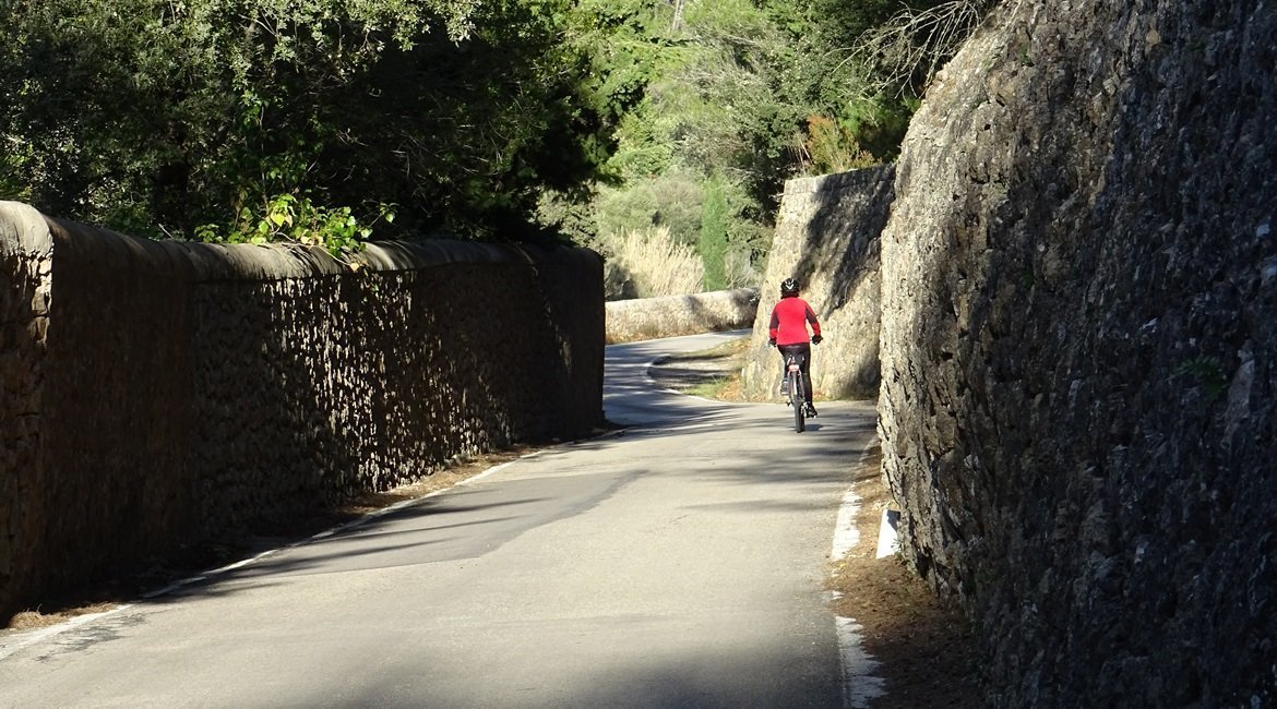 Travesía Serra de Tramuntana en Bicicleta. Puigpunyent .BIKING THROUGH SPAIN