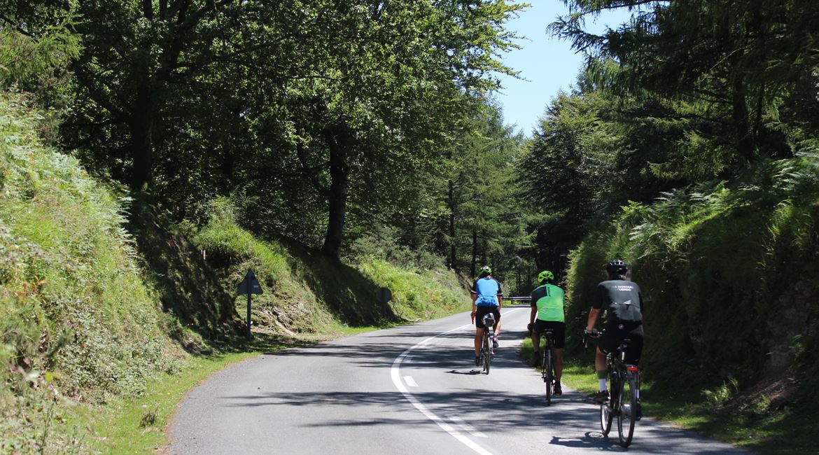 Elurretxe. PIRINEOS SOLITARIOS. BICIS EN RUTA. 1170X650