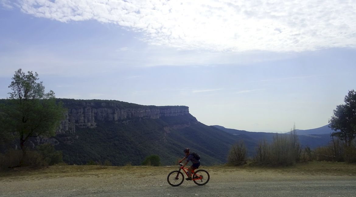 Collsacabra 6. Collsacabra en bicicleta.BICIS EN RUTA. 1170X650