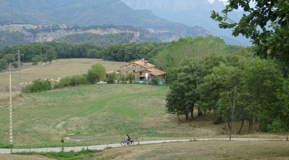 Garrotxa 2. Collsacabra en bicicleta.BICIS EN RUTA. 1170X650