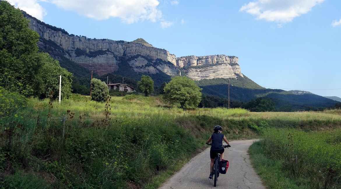 Guilleries 3. Collsacabra en bicicleta.BICIS EN RUTA. 1170X650