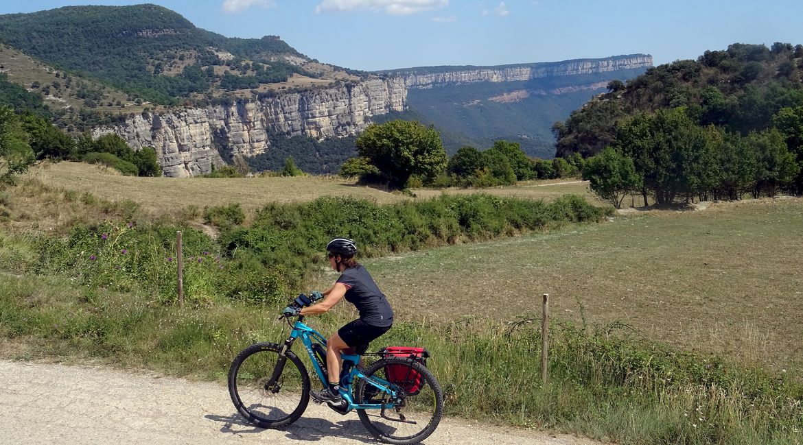 Guilleries 4. Collsacabra en bicicleta.BICIS EN RUTA. 1170X650