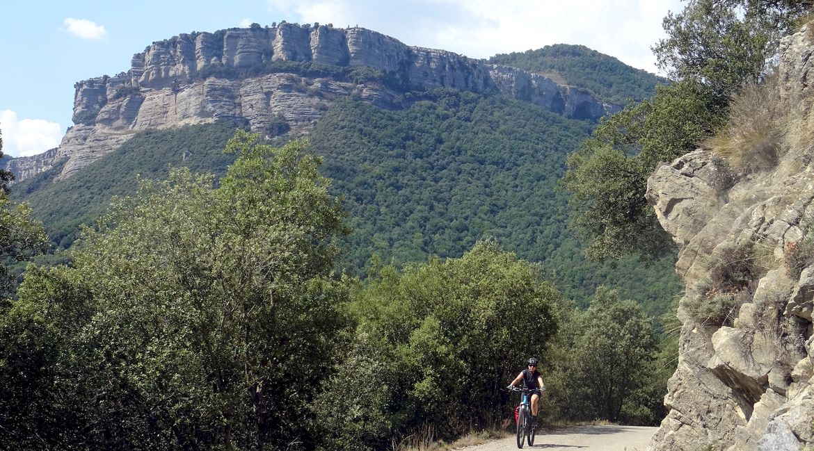 Guilleries 5. Collsacabra en bicicleta.BICIS EN RUTA. 1170X650