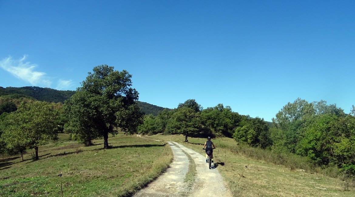 Rupit a Tavertet. Collsacabra en bicicleta.BICIS EN RUTA. 1170X650