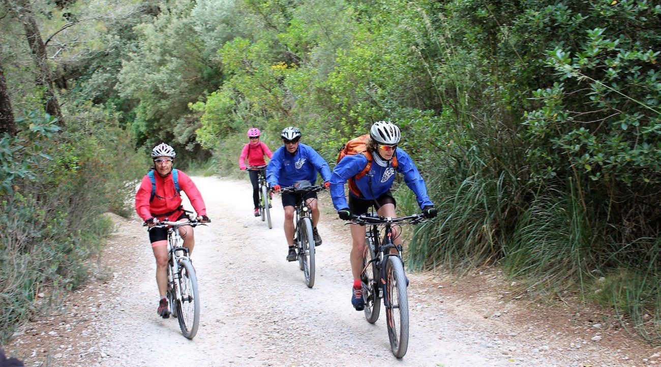 Serra de Tramuntana en bicicleta. Banyalbufar. BICIS EN RUTA. 1170x650