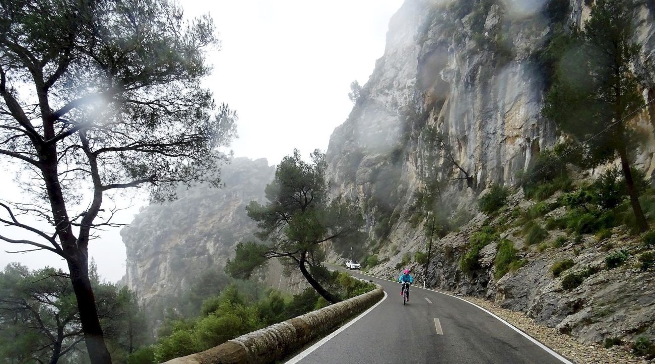 Serra de Tramuntana en bicicleta. Coll de Sa Batalla. BICIS EN RUTA. 1170x650