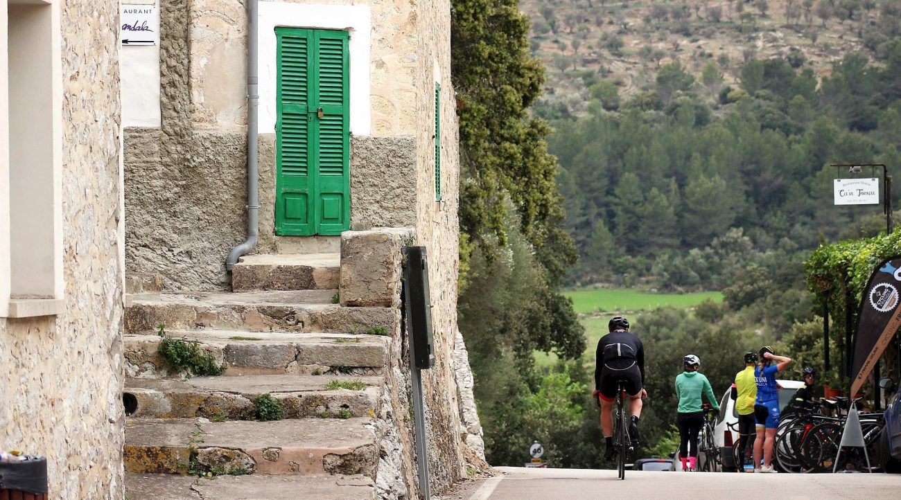 Serra de Tramuntana en bicicleta. Orient 2. BICIS EN RUTA. 1170x650