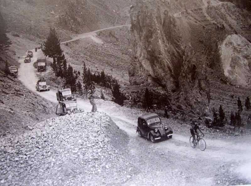 Bartali escapandose en solitario en el Izoard. 1948